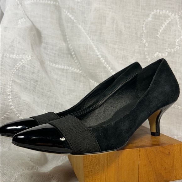 NWOT Donald J Pliner elegant heels